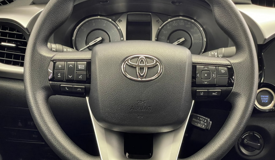 TOYOTA HI-LUX Double Cab 2.8 D 204 Comfort AWD