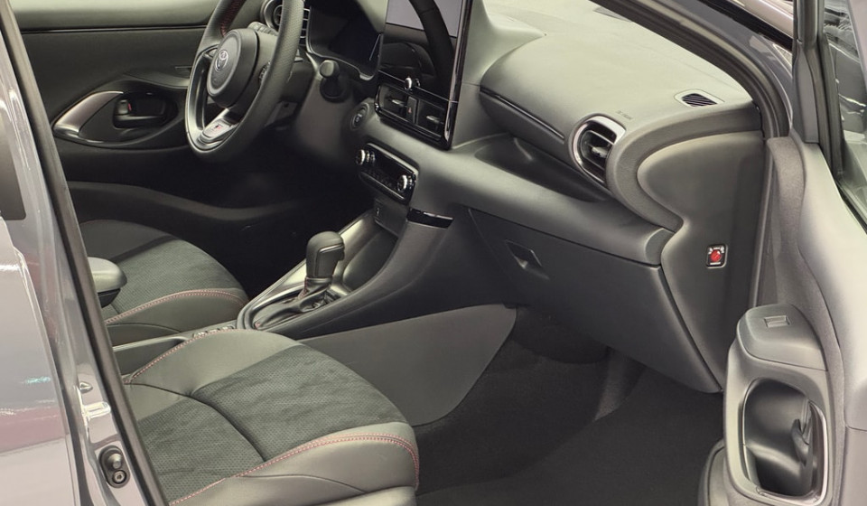 TOYOTA Yaris Hybrid 1.5 GR Sport