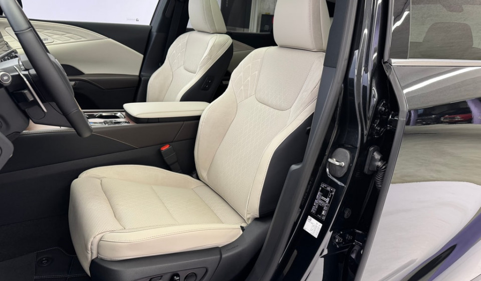 LEXUS RX 450h+ Excellence E-FOUR Plug-in-Hybrid