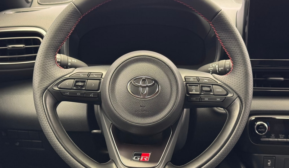 TOYOTA Yaris Hybrid 1.5 GR Sport