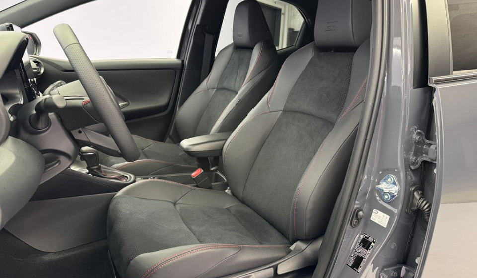 TOYOTA Yaris Hybrid 1.5 GR Sport