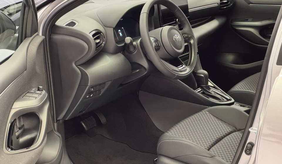 TOYOTA Yaris Hybrid 1.5 Premium