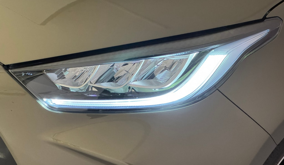TOYOTA Yaris Hybrid 1.5 Premium