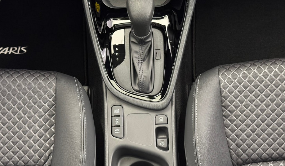 TOYOTA Yaris Hybrid 1.5 Premium