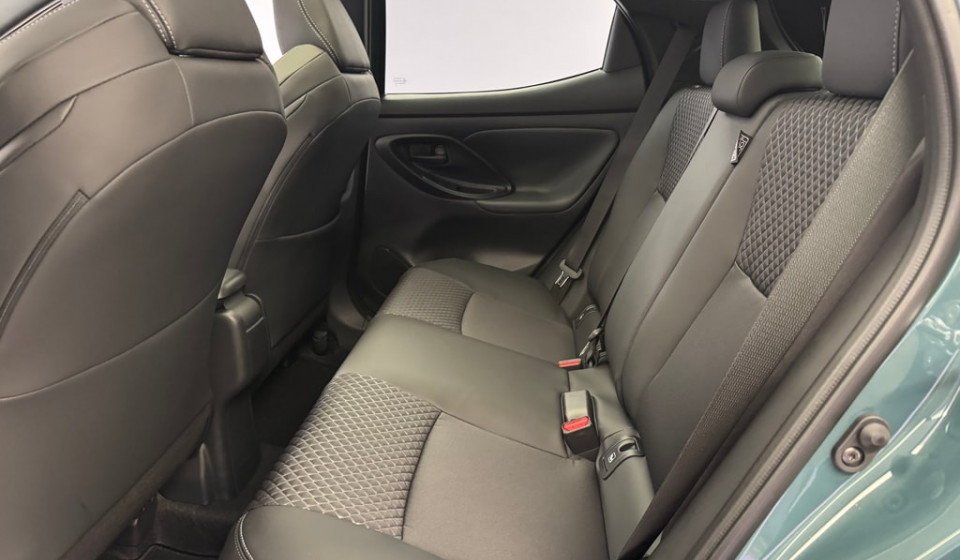 TOYOTA Yaris Hybrid 1.5 Premium