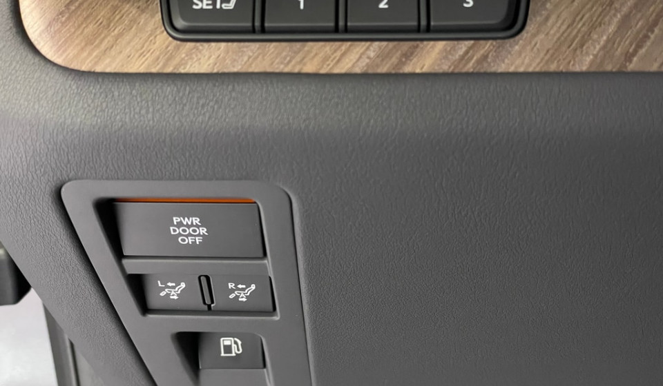 LEXUS LM 350h VIP E-FOUR Voll-Hybrid