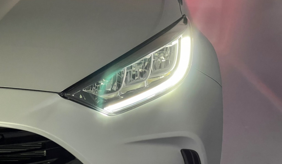 TOYOTA Yaris Hybrid 1.5 Premiere Edition