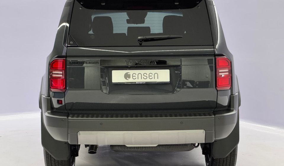 TOYOTA Land Cruiser 2.8 D 230 Invincible AWD