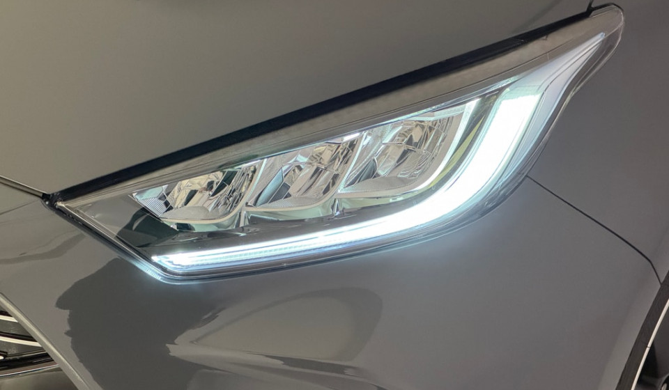 TOYOTA Yaris Hybrid 1.5 GR Sport