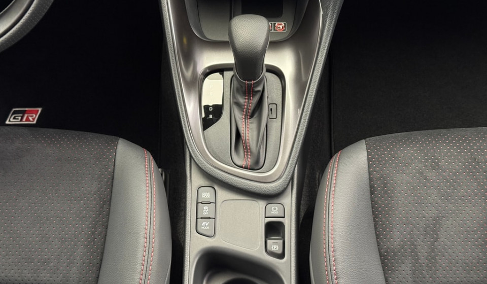 TOYOTA Yaris Hybrid 1.5 GR Sport