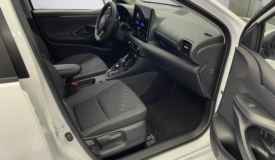 TOYOTA Yaris Hybrid 1.5 Trend