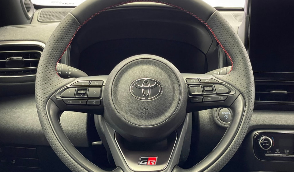 TOYOTA Yaris Hybrid 1.5 GR Sport