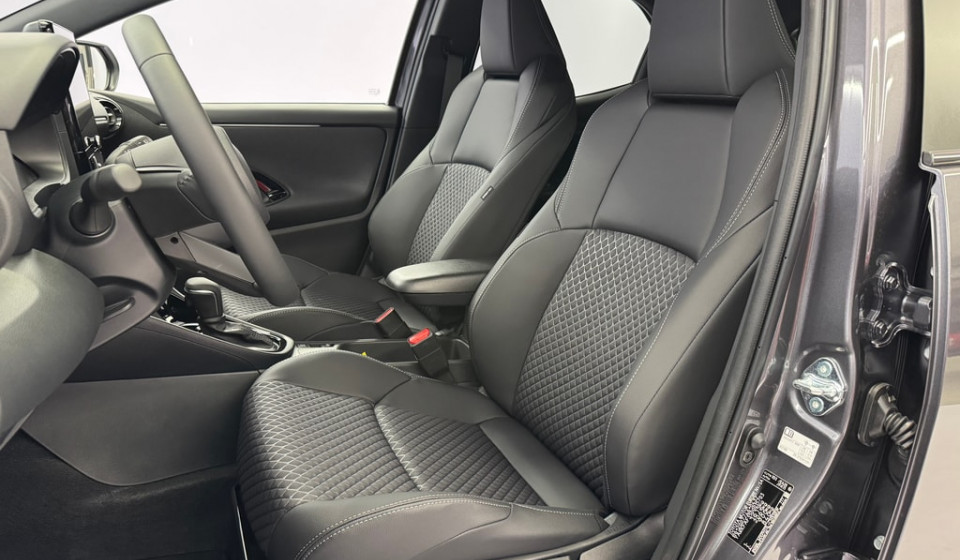 TOYOTA Yaris Hybrid 1.5 Premium