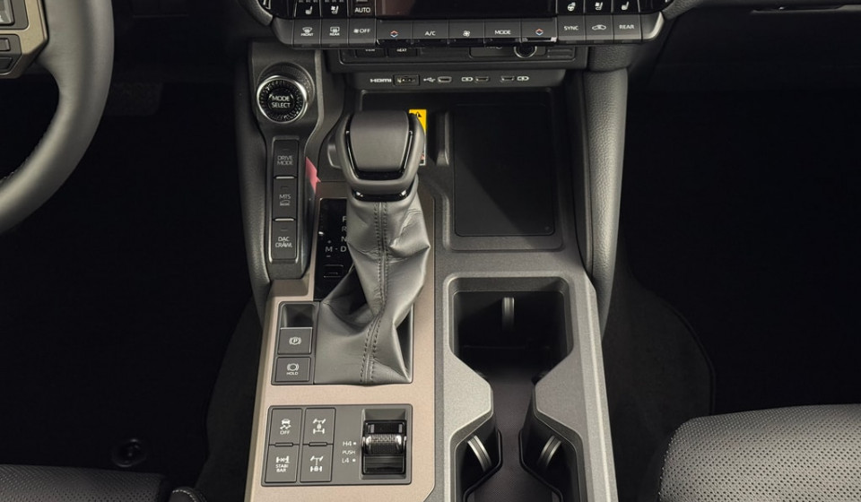 TOYOTA Land Cruiser 2.8 D 230 Invincible AWD