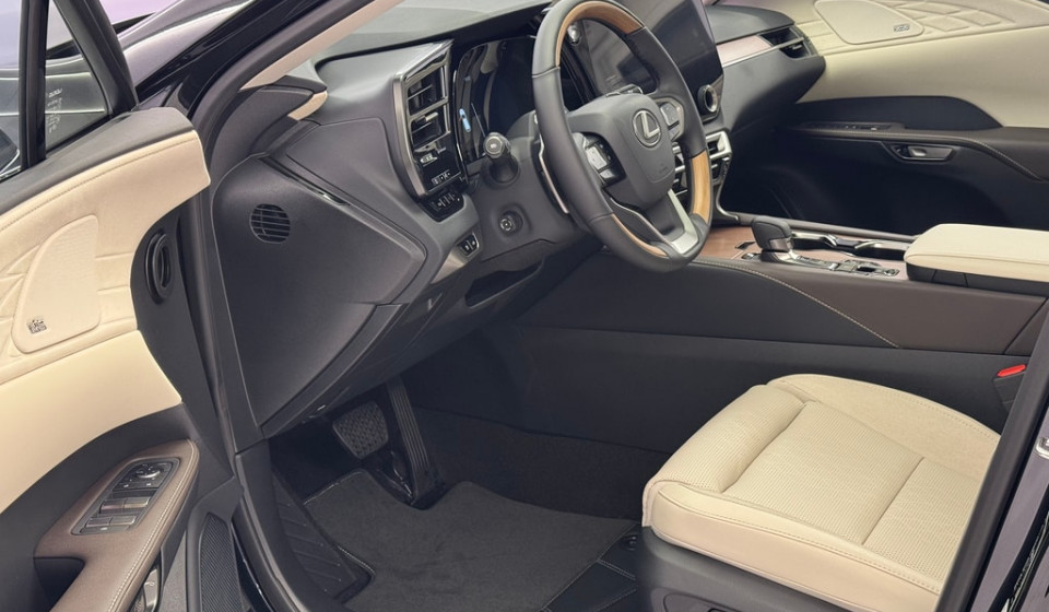 LEXUS RX 450h+ Excellence E-FOUR Plug-in-Hybrid